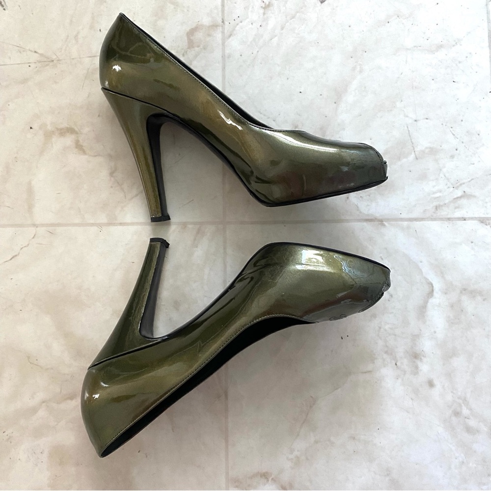 Chanel Made in Italy Interlocking CC Logo Green Patent Leather Pumps Heels 7.5 - Picture 3 of 12